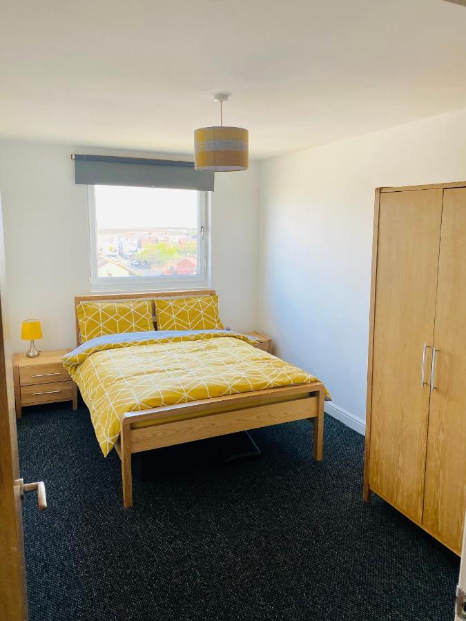 Apartment Unique View Of Anfield Stadium - Charming 2 Bedroom In With Parking